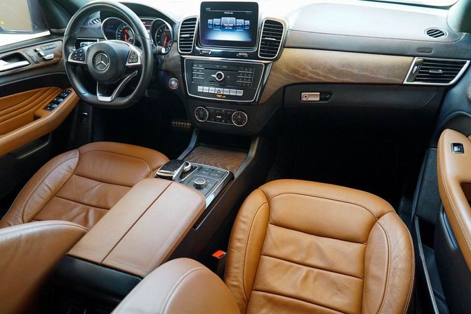 Подержанный Mercedes-Benz GLE AMG 43 AMG I (W166), 3.0 л, 2018 в Дубае от Linda Cars Белый цвет. GCC | AUTO.AE