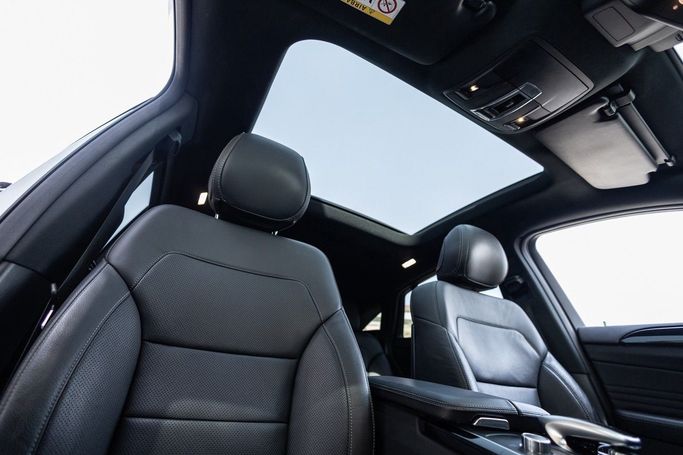 Подержанный Mercedes-Benz GLE AMG 43 AMG I (W166), 3.0 л, 2018 в Дубае от Linda Cars Серебристый цвет. GCC | AUTO.AE