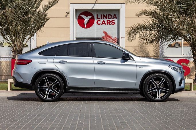 Подержанный Mercedes-Benz GLE AMG 43 AMG I (W166), 3.0 л, 2018 в Дубае от Linda Cars Серебристый цвет. GCC | AUTO.AE