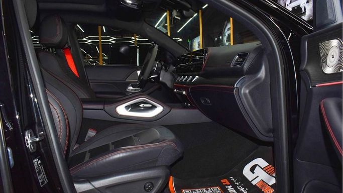 Подержанный Mercedes-Benz GLE AMG 53 AMG II (V167), 3.0 л, 2022 в Дубае от Najem Motors Черный цвет. Европейская | AUTO.AE