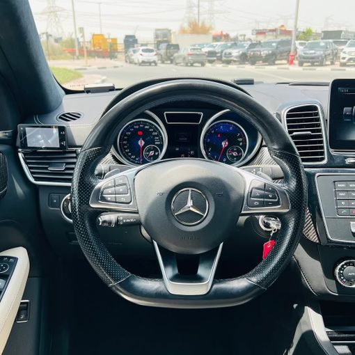 Подержанный Mercedes-Benz GLE AMG 43 AMG I (W166), 3.0 л, 2016 в Дубае от Lakhani Motors Черный цвет. Японская | AUTO.AE