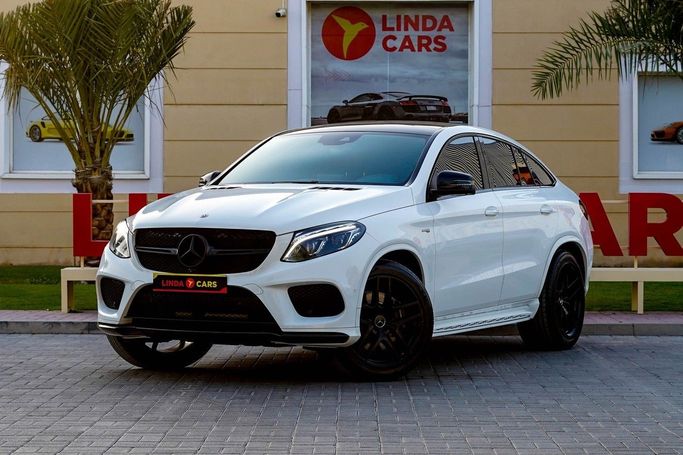 Подержанный Mercedes-Benz GLE Coupe AMG 43 AMG I (C292), 3.0 л, 2019 в Дубае от Linda Cars Белый цвет. GCC | AUTO.AE