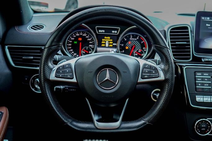 Подержанный Mercedes-Benz GLE Coupe AMG 43 AMG I (C292), 3.0 л, 2019 в Дубае от Linda Cars Белый цвет. GCC | AUTO.AE