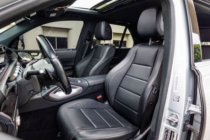 Mercedes-Benz GLE II (V167), 2021 внедорожник 5 дв. бизнес класса в Дубае от POF RENTAL серебристый цвет | AUTO.AE