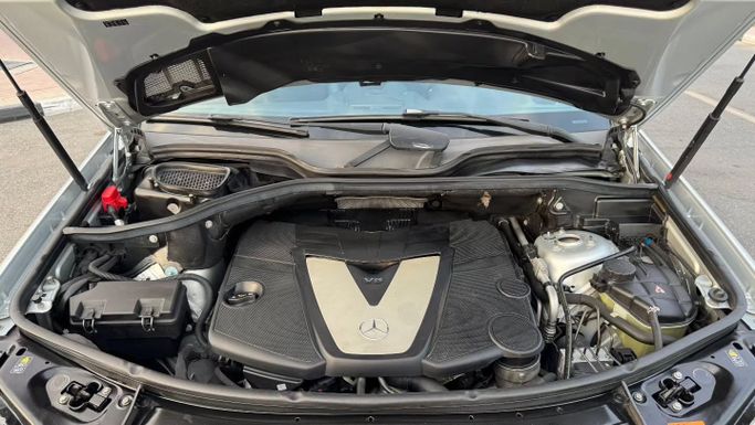 Подержанный Mercedes-Benz M-Class 350 II (W164) Рестайлинг, 3.0 л, 2010 в Дубае от Saeed Auto Серебристый цвет. Японская | AUTO.AE