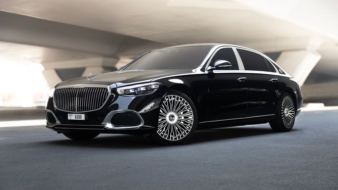 Mercedes-Benz Maybach S-Class 580 II (Z223), 2022 седан бизнес класса в Дубае от AVA car rental черный цвет | AUTO.AE