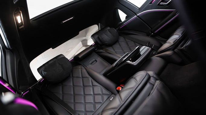 Mercedes-Benz Maybach S-Class 580 II (Z223), 2022 седан бизнес класса в Дубае от AVA car rental черный цвет | AUTO.AE