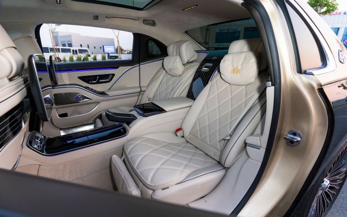 Mercedes-Benz Maybach S-Class 680 II (Z223), 2023 седан бизнес класса в Дубае от Macan Luxury Motors золотистый цвет | AUTO.AE