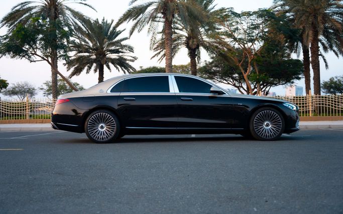 Mercedes-Benz Maybach S-Class 680 II (Z223), 2023 седан бизнес класса в Дубае от Macan Luxury Motors золотистый цвет | AUTO.AE