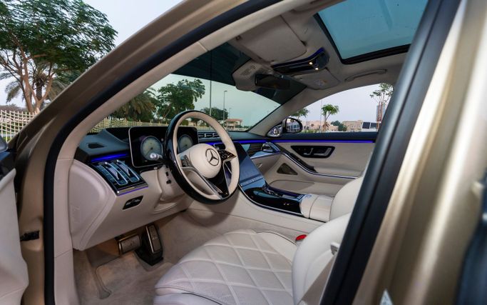 Mercedes-Benz Maybach S-Class 680 II (Z223), 2023 седан бизнес класса в Дубае от Macan Luxury Motors золотистый цвет | AUTO.AE