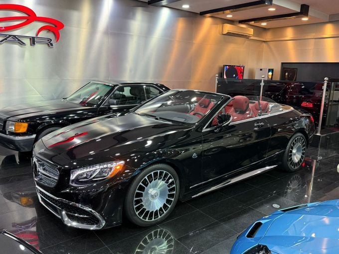 New Mercedes-Benz Maybach S-Class 650 I (X222) Facelift, 6.0 l, 2018 in Dubai by STAR COLLECTION LLC, Black color. Canadian Specs | AUTO.AE