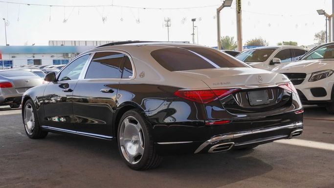 Подержанный Mercedes-Benz Maybach S-Class 580 II (Z223), 4.0 л, 2022 в Дубае от Ibitisam Motors Черный цвет.  | AUTO.AE