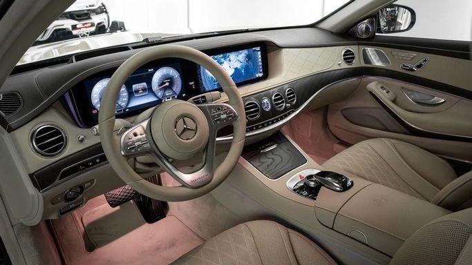 Подержанный Mercedes-Benz Maybach S-Class 650 Pullman I (X222) Рестайлинг, 6.0 л, 2019 в Дубае от Al Ain Class Motors Черный цвет. Европейская | AUTO.AE