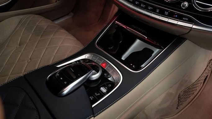 Подержанный Mercedes-Benz Maybach S-Class 650 Pullman I (X222) Рестайлинг, 6.0 л, 2019 в Дубае от Al Ain Class Motors Серый цвет. Европейская | AUTO.AE