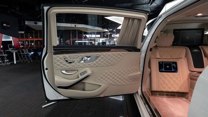 Подержанный Mercedes-Benz Maybach S-Class 650 Pullman I (X222) Рестайлинг, 6.0 л, 2019 в Дубае от Al Ain Class Motors Серый цвет. Европейская | AUTO.AE