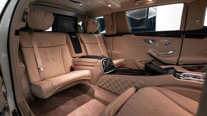 Подержанный Mercedes-Benz Maybach S-Class 650 Pullman I (X222) Рестайлинг, 6.0 л, 2019 в Дубае от Al Ain Class Motors Серый цвет. Европейская | AUTO.AE