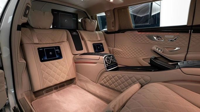 Подержанный Mercedes-Benz Maybach S-Class 650 Pullman I (X222) Рестайлинг, 6.0 л, 2019 в Дубае от Al Ain Class Motors Серый цвет. Европейская | AUTO.AE