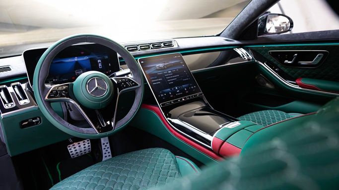 Mercedes-Benz S-Class AMG IV (W223), 2022 седан бизнес класса в Дубае от AVA car rental белый цвет | AUTO.AE
