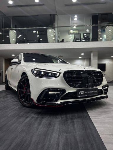 Новый Mercedes-Benz S-Class AMG IV (W223), 4.0 л, 2022 в Дубае от Fakhoury Белый цвет. Европейская | AUTO.AE