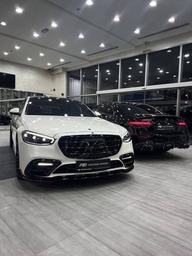 Новый Mercedes-Benz S-Class AMG IV (W223), 4.0 л, 2022 в Дубае от Fakhoury Белый цвет. Европейская | AUTO.AE