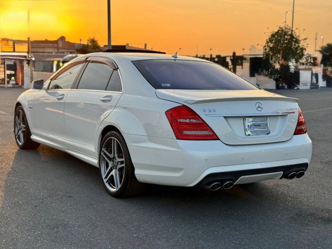 Used Mercedes-Benz S-Class AMG 63 AMG II (W221) Facelift, 6.2 l, 2010 in Dubai by Saeed Auto, White color. Japanese Specs | AUTO.AE