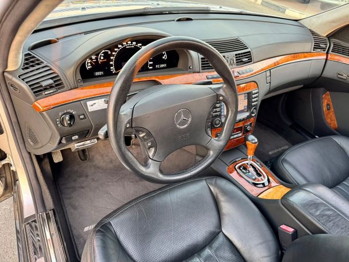 Used Mercedes-Benz S-Class AMG 55 AMG I (W220) Facelift, 5.4 l, 2003 in Dubai by Saeed Auto, Grey color. Japanese Specs | AUTO.AE