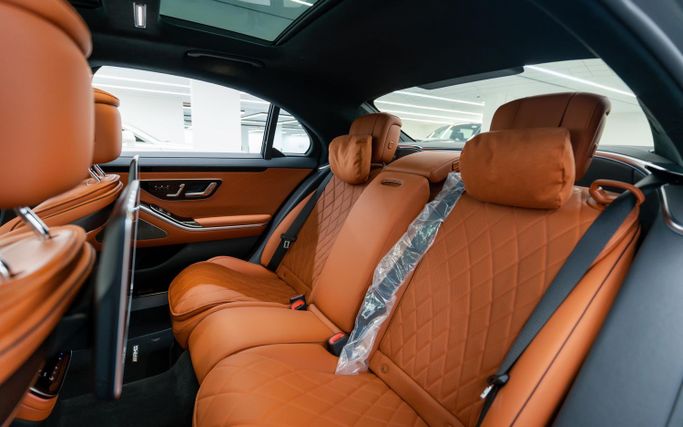 Mercedes-Benz S-Class 580 4MATIC VII (W223), 2022 седан бизнес класса в Дубае от POF RENTAL черный цвет | AUTO.AE