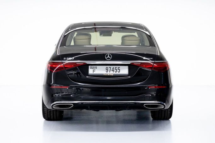 Mercedes-Benz S-Class 500 4MATIC VII (W223), 2023 седан бизнес класса в Дубае от POF RENTAL черный цвет | AUTO.AE