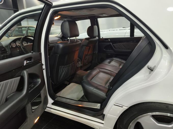 Подержанный Mercedes-Benz S-Class III (W140) Рестайлинг, 6.0 л, 1998 в Дубае от STAR COLLECTION LLC Белый цвет. Японская | AUTO.AE