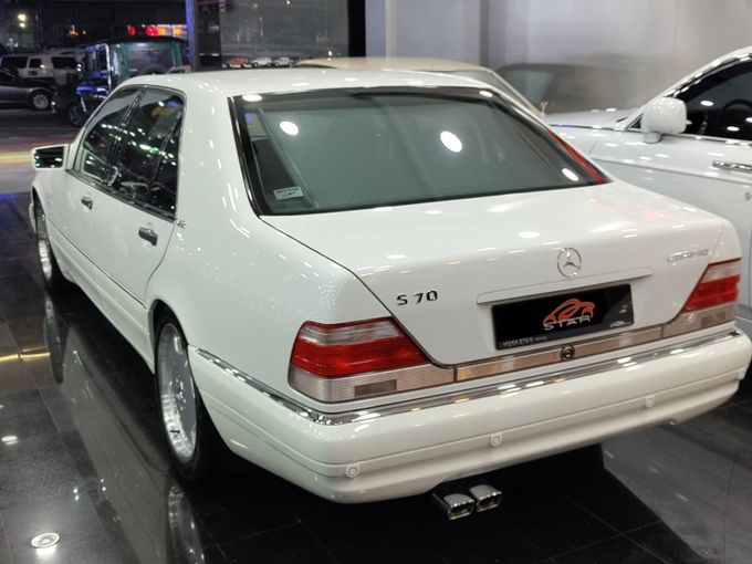 Подержанный Mercedes-Benz S-Class III (W140) Рестайлинг, 6.0 л, 1998 в Дубае от STAR COLLECTION LLC Белый цвет. Японская | AUTO.AE