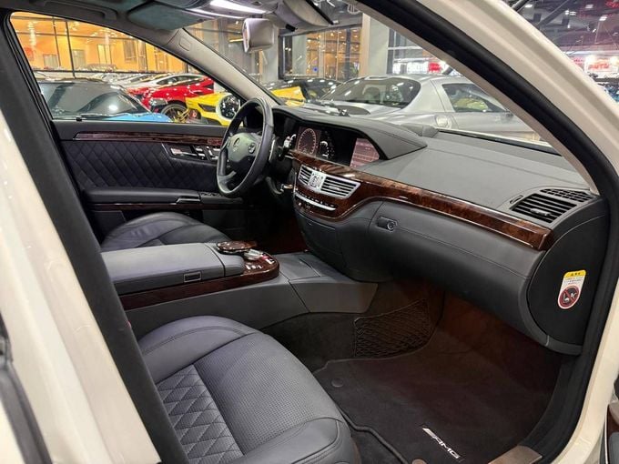 Подержанный Mercedes-Benz S-Class 600 Long V (W221), 5.5 л, 2007 в Дубае от STAR COLLECTION LLC Белый цвет. Японская | AUTO.AE