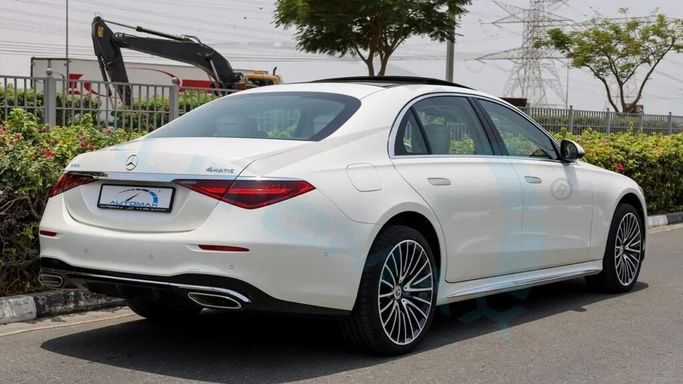 Новый Mercedes-Benz S-Class 500 Long 4MATIC VII (W223), 3.0 л, 2024 в Дубае от Auto Max Group Белый цвет. Европейская | AUTO.AE