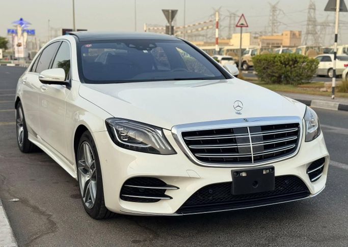 Подержанный Mercedes-Benz S-Class 560 VI (W222, C217) Рестайлинг, 4.0 л, 2018 в Дубае от Saeed Auto Белый цвет. Японская | AUTO.AE