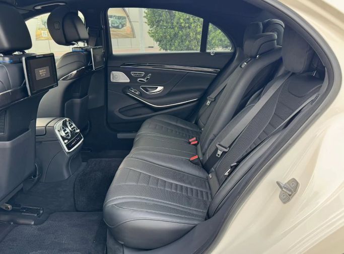 Подержанный Mercedes-Benz S-Class 560 VI (W222, C217) Рестайлинг, 4.0 л, 2018 в Дубае от Saeed Auto Белый цвет. Японская | AUTO.AE