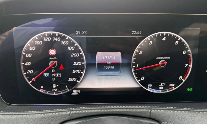 Подержанный Mercedes-Benz S-Class 560 VI (W222, C217) Рестайлинг, 4.0 л, 2018 в Дубае от Saeed Auto Белый цвет. Японская | AUTO.AE