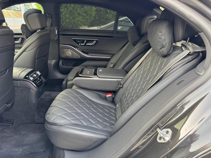 Used Mercedes-Benz S-Class 580 4MATIC VII (W223), 4.0 l, 2022 in Dubai by Saeed Auto, Black color. Japanese Specs | AUTO.AE