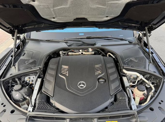 Used Mercedes-Benz S-Class 580 4MATIC VII (W223), 4.0 l, 2022 in Dubai by Saeed Auto, Black color. Japanese Specs | AUTO.AE