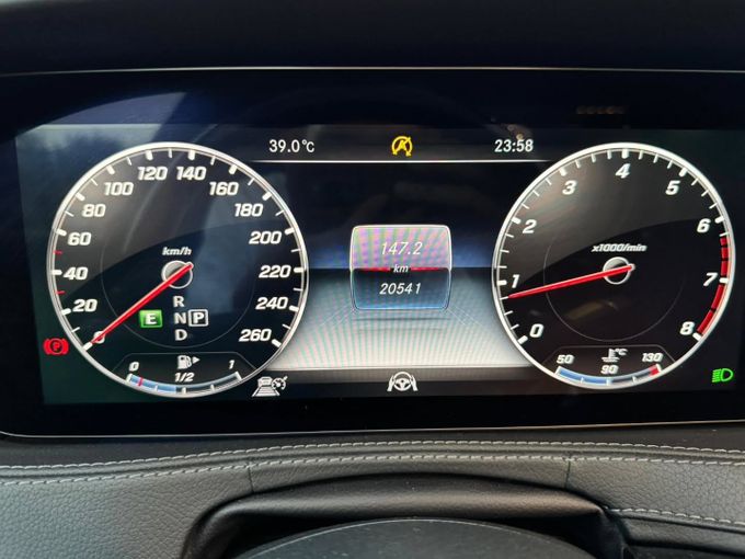 Used Mercedes-Benz S-Class 560 VI (W222, C217) Facelift, 4.0 l, 2018 in Dubai by Saeed Auto, Silver color. Japanese Specs | AUTO.AE