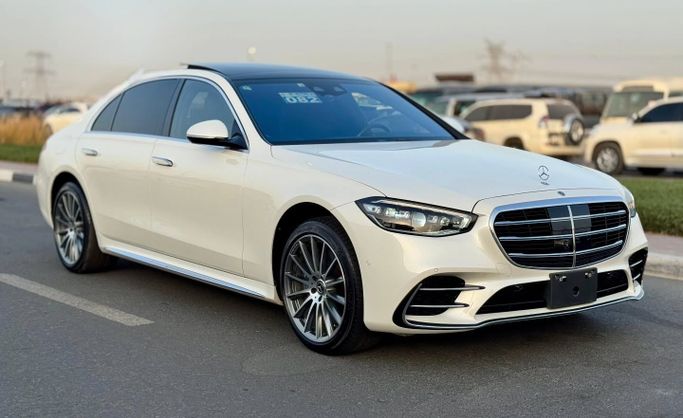 Used Mercedes-Benz S-Class 500 4MATIC VII (W223), 3.0 l, 2022 in Dubai by Saeed Auto, White color. Japanese Specs | AUTO.AE