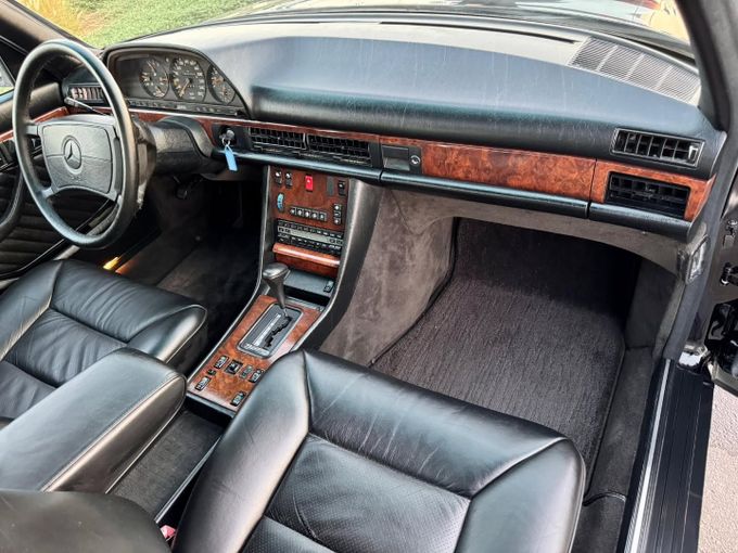 Used Mercedes-Benz S-Class 560 II (W126) Facelift, 5.5 l, 1991 in Dubai by Saeed Auto, Black color. Japanese Specs | AUTO.AE