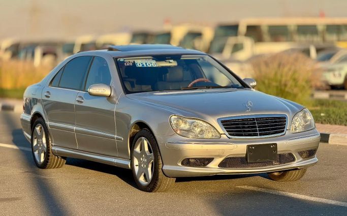 Used Mercedes-Benz S-Class 500 V (W221), 5.5 l, 2005 in Dubai by Saeed Auto, Grey color. Japanese Specs | AUTO.AE