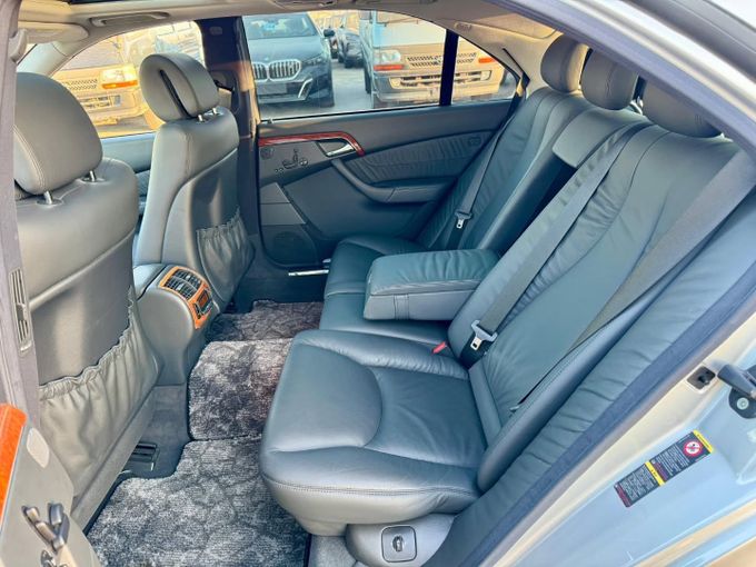 Used Mercedes-Benz S-Class 500 V (W221), 5.5 l, 2005 in Dubai by Saeed Auto, Grey color. Japanese Specs | AUTO.AE