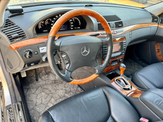 Used Mercedes-Benz S-Class 500 V (W221), 5.5 l, 2005 in Dubai by Saeed Auto, Grey color. Japanese Specs | AUTO.AE