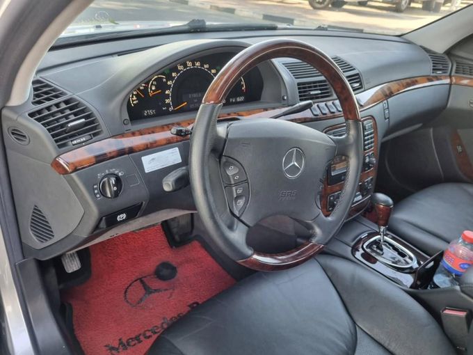 Подержанный Mercedes-Benz S-Class 320 IV (W220), 3.2 л, 2002 в Дубае от Saeed Auto Серый цвет. Японская | AUTO.AE