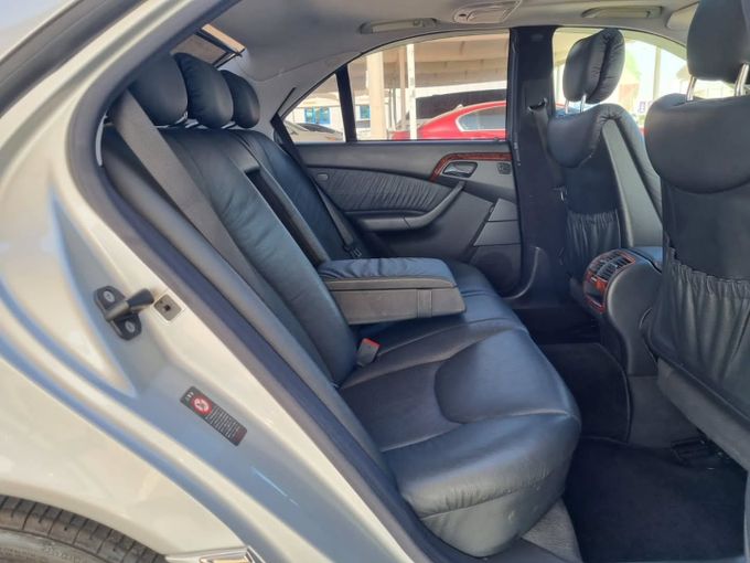 Подержанный Mercedes-Benz S-Class 320 IV (W220), 3.2 л, 2002 в Дубае от Saeed Auto Белый цвет. Японская | AUTO.AE
