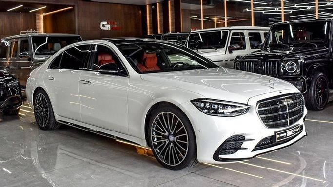 Used Mercedes-Benz S-Class 500 4MATIC VII (W223), 3.0 l, 2022 in Dubai by Najem Motors, White color. European Specs | AUTO.AE