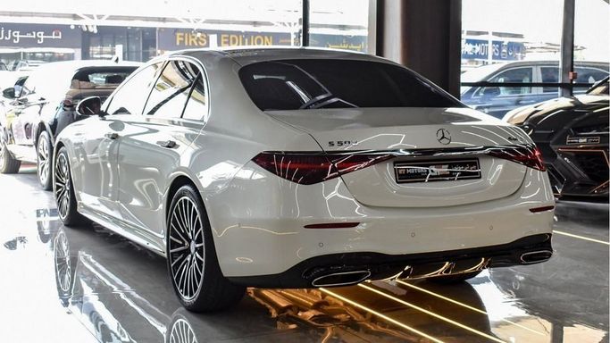 Used Mercedes-Benz S-Class 500 4MATIC VII (W223), 3.0 l, 2022 in Dubai by Najem Motors, White color. European Specs | AUTO.AE