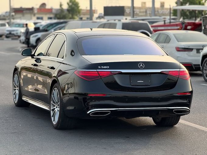 Подержанный Mercedes-Benz S-Class 580 4MATIC VII (W223), 0.0 л, 2022 в Дубае от Lakhani Motors Черный цвет. Японская | AUTO.AE