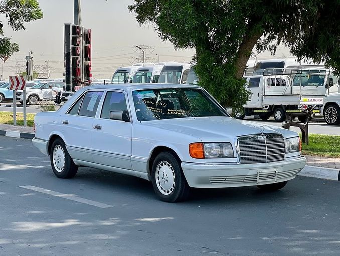 Подержанный Mercedes-Benz S-Class 560 II (W126) Рестайлинг, 5.5 л, 1988 в Дубае от Lakhani Motors Белый цвет. Японская | AUTO.AE