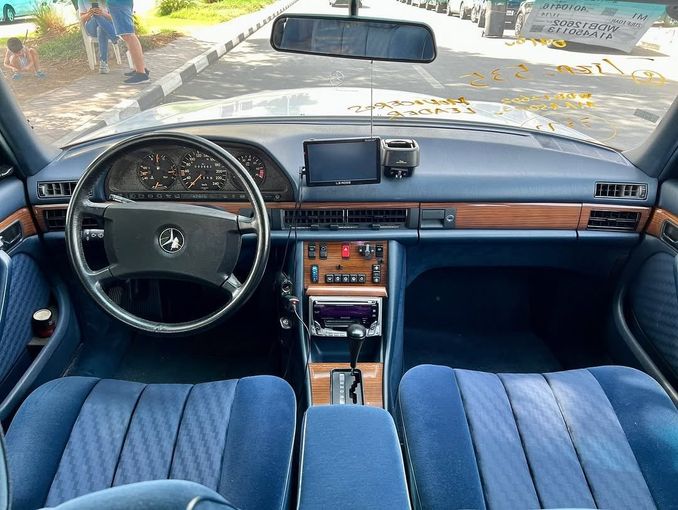 Подержанный Mercedes-Benz S-Class 560 II (W126) Рестайлинг, 5.5 л, 1988 в Дубае от Lakhani Motors Белый цвет. Японская | AUTO.AE